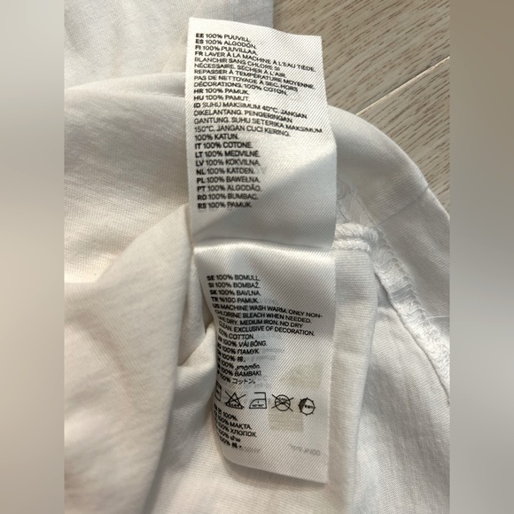 H&M Fit Printed T-shirt-From the Rooftops - Picture 8 of 8